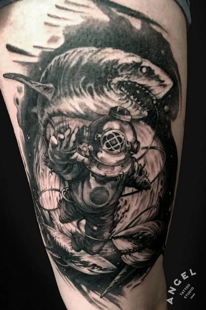 Shark diver