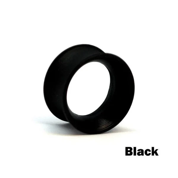 Чёрный силиконовый тоннель. Black silicone eyelet tunnel.